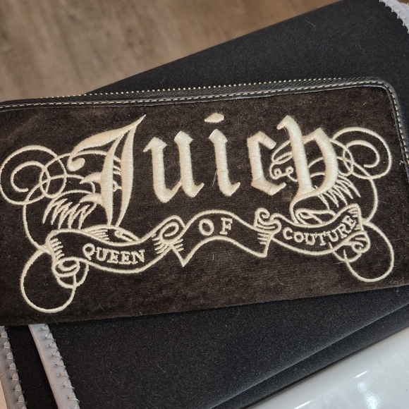 Juicy Couture Y2K Black and White Wallet - Picture 16 of 16